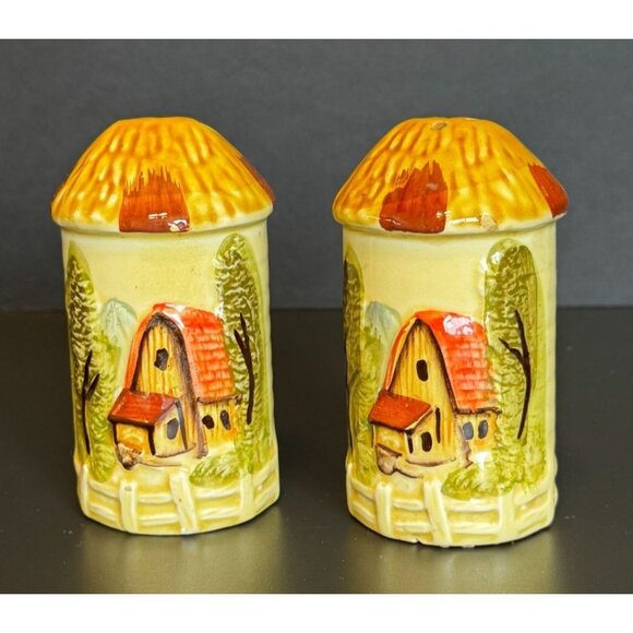 Vintage Country Farm Barn Salt & Pepper Shakers Hand Painted Ceramic Silo Design - Picture 1 of 12